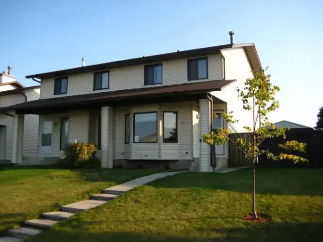 3 Bedroom Apartment Airdrie AB LS101015218