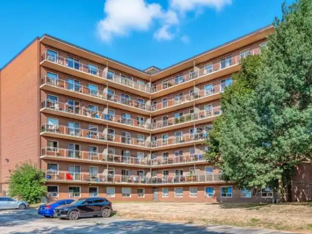 3 Bedroom Apartment Burlington ON 101827184