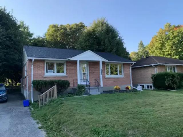 3 Bedroom Apartment Barrie ON 98569151