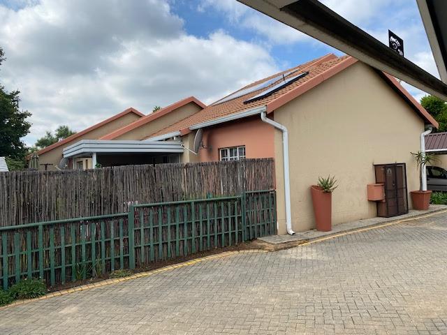 3 Bedroom Apartment Block For Sale in Illiondale