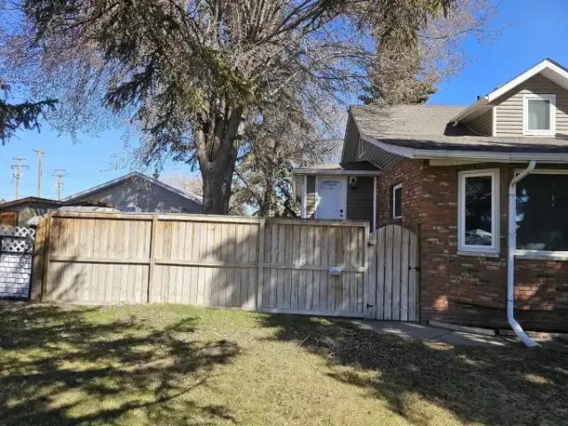 3 Bedroom Apartment Brooks AB 103579347