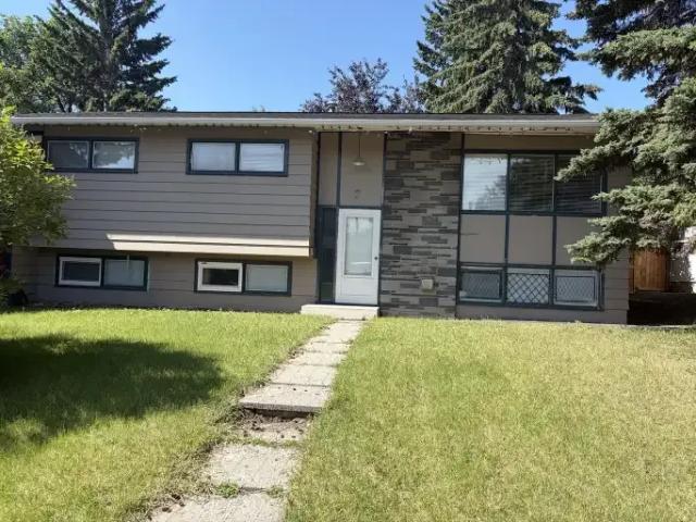 3 Bedroom Apartment Calgary AB 104142618