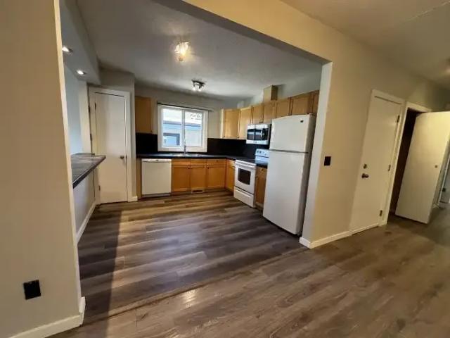 3 Bedroom Apartment Calgary AB 104179321