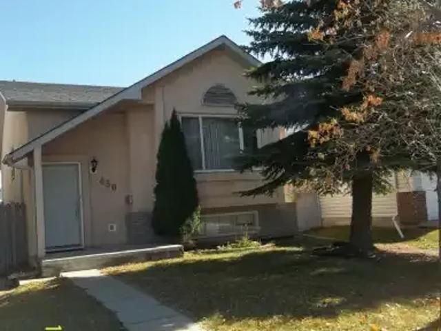 3 Bedroom Apartment Calgary AB 104179496