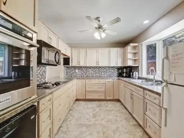 3 Bedroom Apartment Calgary AB 104179547