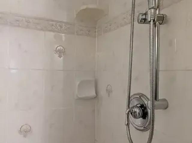 3 Bedroom Apartment Calgary AB 104179616