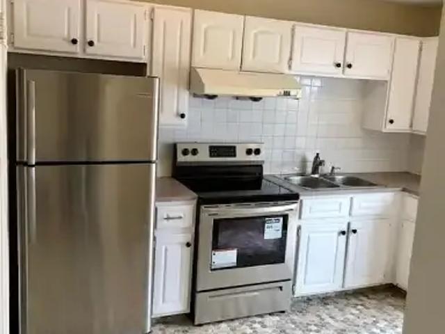 3 Bedroom Apartment Calgary AB 104179716