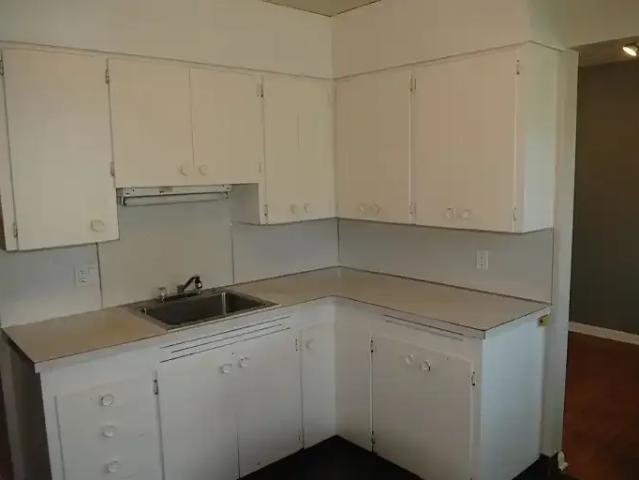 3 Bedroom Apartment Calgary AB 104179768