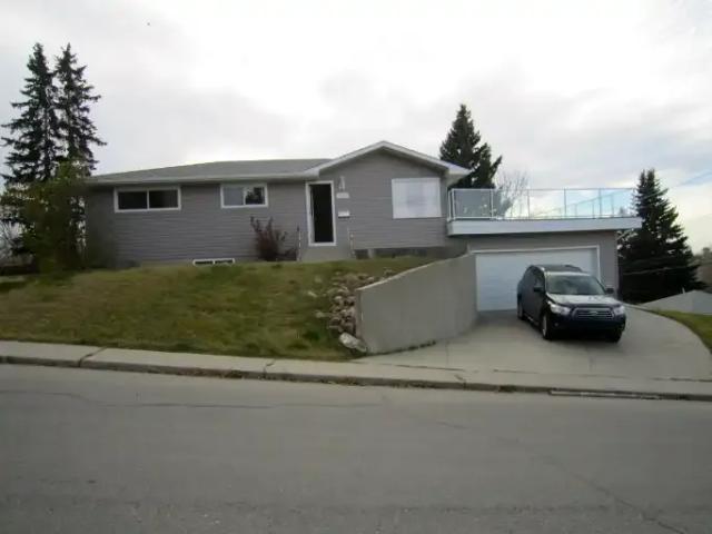 3 Bedroom Apartment Calgary AB 104179805