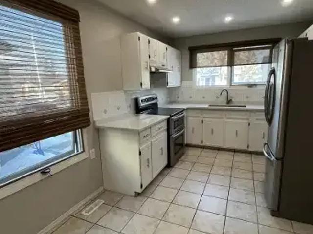 3 Bedroom Apartment Calgary AB 104181038