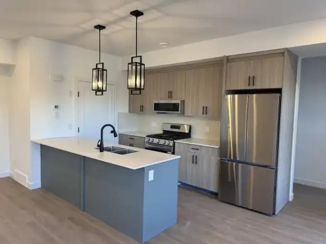 3 Bedroom Apartment Calgary AB 104181166