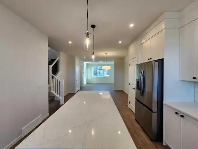 3 Bedroom Apartment Calgary AB 104181247