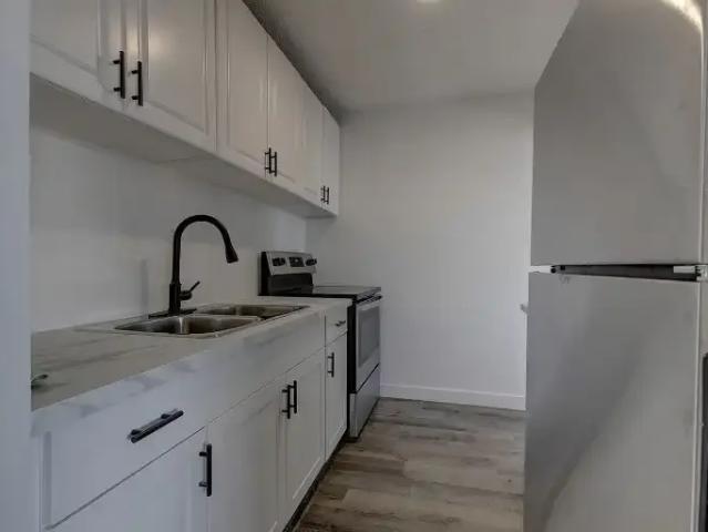 3 Bedroom Apartment Calgary AB 104182136