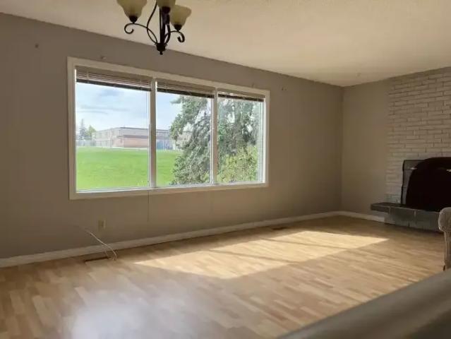 3 Bedroom Apartment Calgary AB 104182236