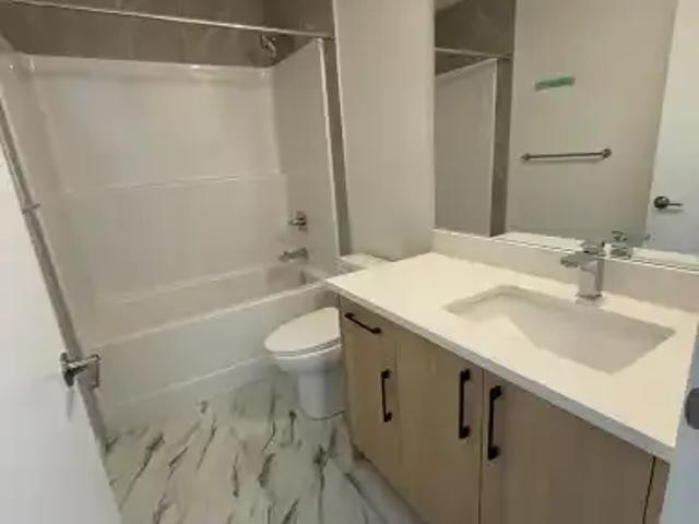 3 Bedroom Apartment Calgary AB 104182576