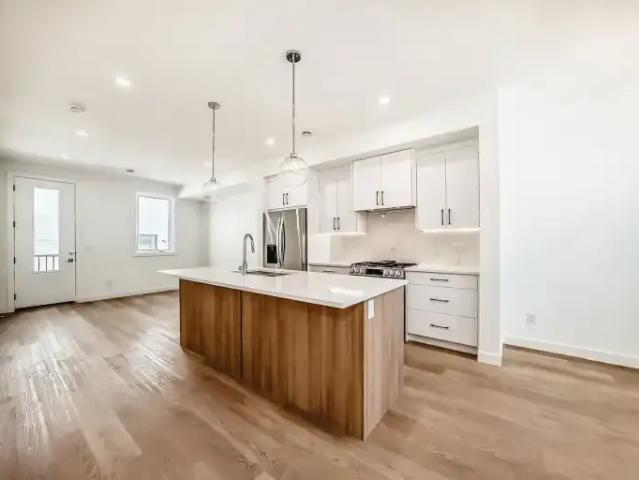 3 Bedroom Apartment Calgary AB 104224389