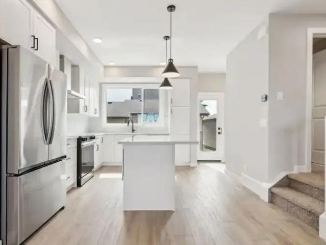 3 Bedroom Apartment Calgary AB 104224390