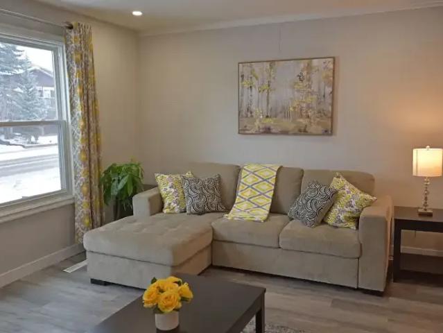 3 Bedroom Apartment Calgary AB 104257187