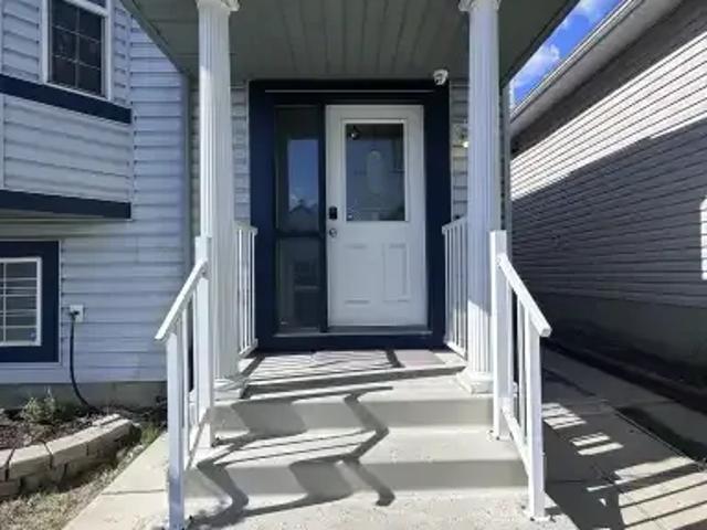 3 Bedroom Apartment Calgary AB 104257238