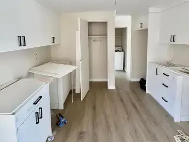 3 Bedroom Apartment Calgary AB 104292239