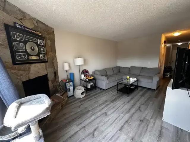3 Bedroom Apartment Calgary AB 104362258