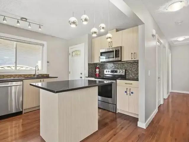 3 Bedroom Apartment Calgary AB 104362731