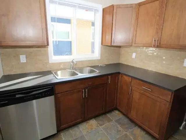 3 Bedroom Apartment Calgary AB 104401021