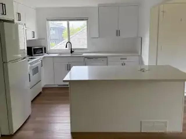 3 Bedroom Apartment Calgary AB 104401494