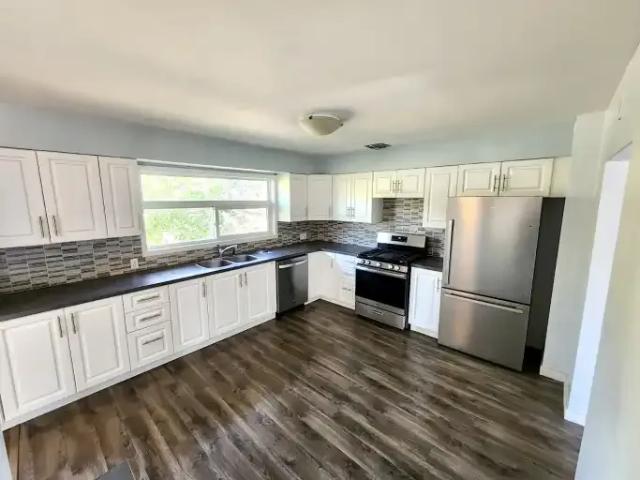 3 Bedroom Apartment Calgary AB 104434134