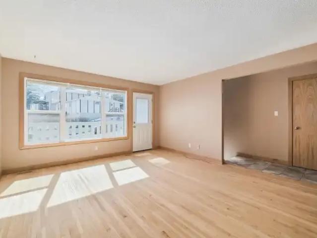 3 Bedroom Apartment Calgary AB 104434234