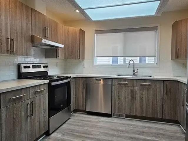 3 Bedroom Apartment Calgary AB 104598348