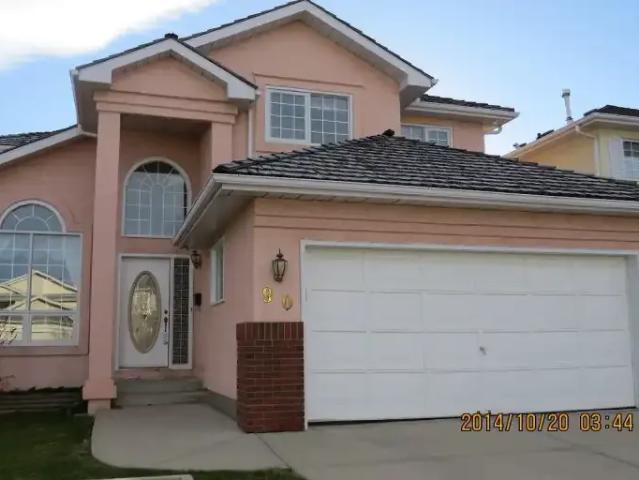 3 Bedroom Apartment Calgary AB 104681796