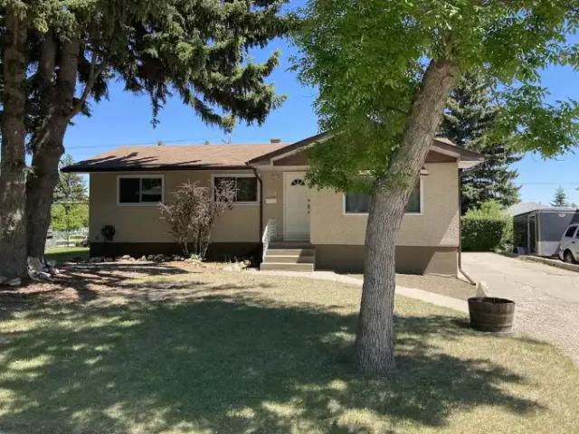 3 Bedroom Apartment Calgary AB 104711565