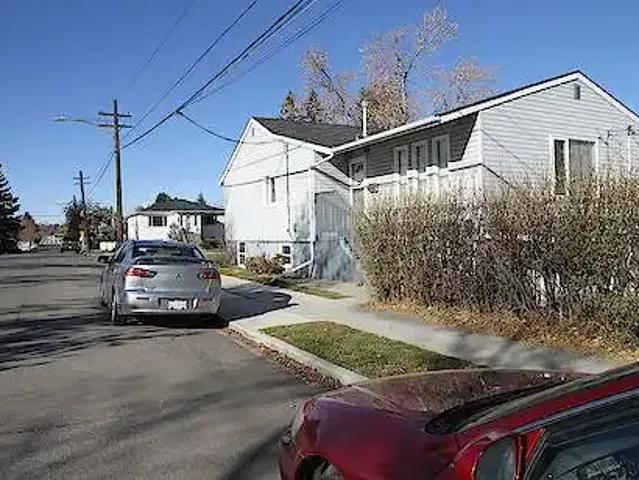 3 Bedroom Apartment Calgary AB 104782673