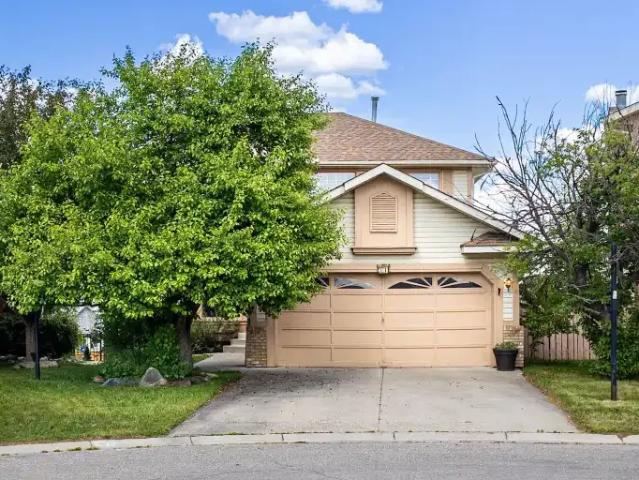 3 Bedroom Apartment Calgary AB 104782685