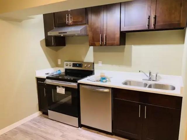 3 Bedroom Apartment Calgary AB 104782775
