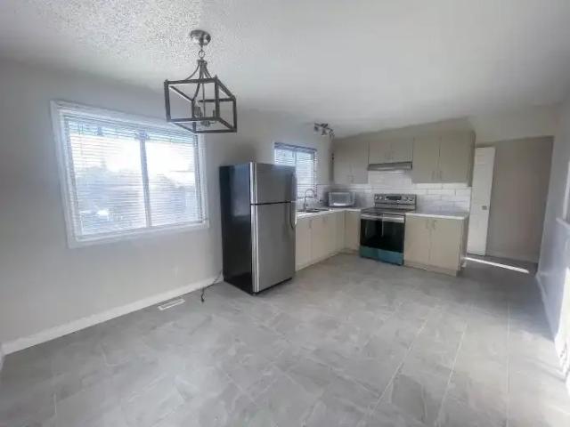 3 Bedroom Apartment Calgary AB 104794668