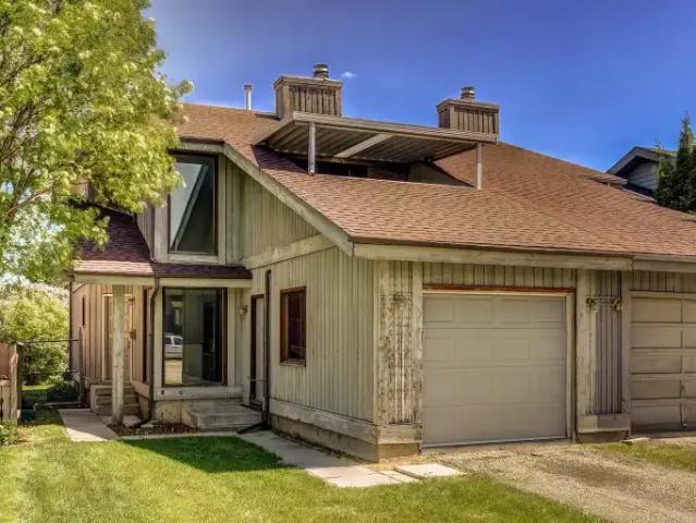 3 Bedroom Apartment Calgary AB 104863878