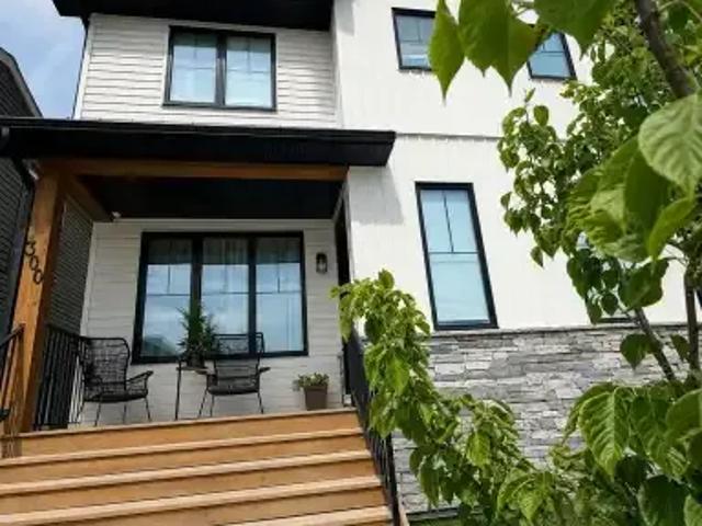 3 Bedroom Apartment Calgary AB 104876662
