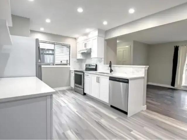 3 Bedroom Apartment Calgary AB 104876775