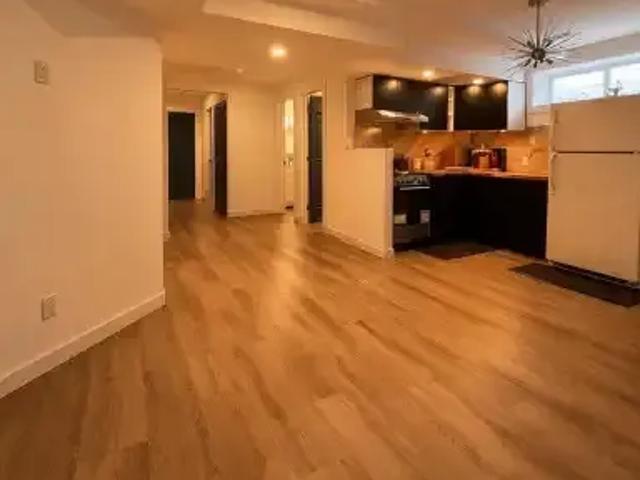 3 Bedroom Apartment Calgary AB 105023354