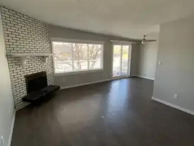 3 Bedroom Apartment Calgary AB 102394888