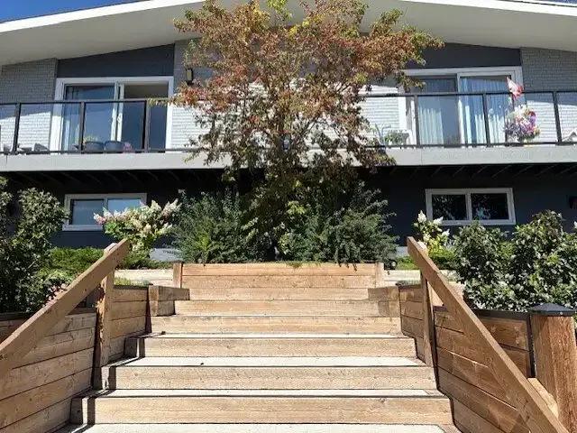 3 Bedroom Apartment Calgary AB 102794827