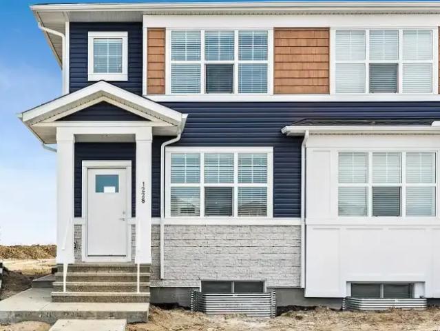 3 Bedroom Apartment Calgary AB 102846182