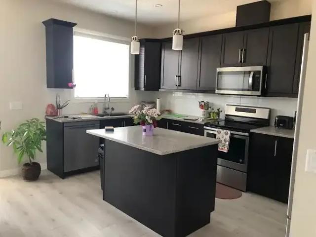 3 Bedroom Apartment Calgary AB 102883009