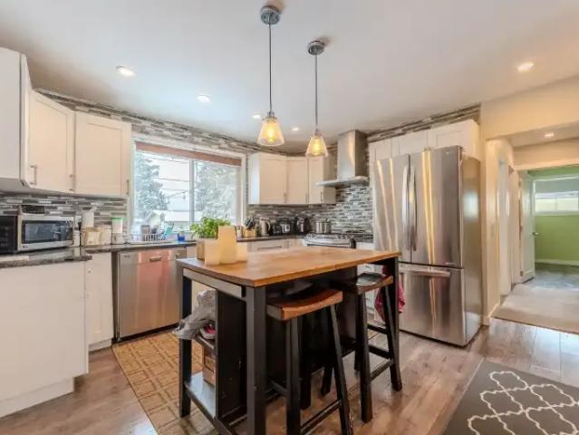 3 Bedroom Apartment Calgary AB 103579171