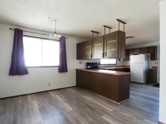 3 Bedroom Apartment Calgary AB LS101612771