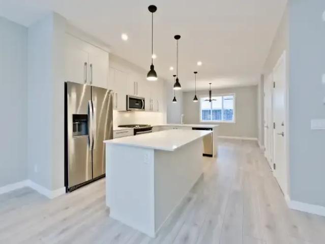 3 Bedroom Apartment Calgary AB LS101827630