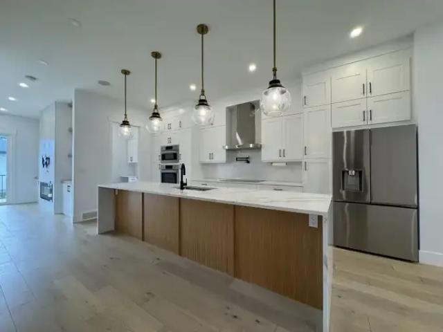 3 Bedroom Apartment Calgary AB LS102845814