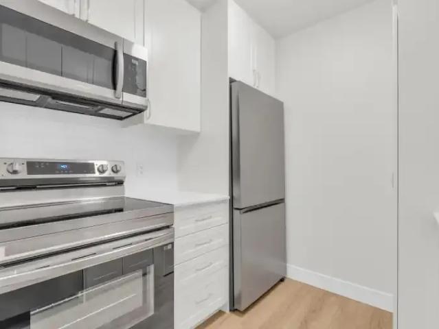 3 Bedroom Apartment Cambridge ON LS100940745